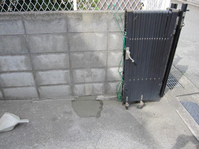 播磨町で支柱跡をモルタルで補修